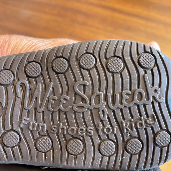 🐆 Wee Squeak brown suede booties - Picture 3 of 5